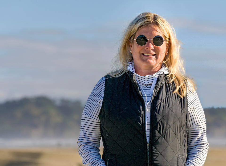 Jeanette smiling at Nye beach in Newport.